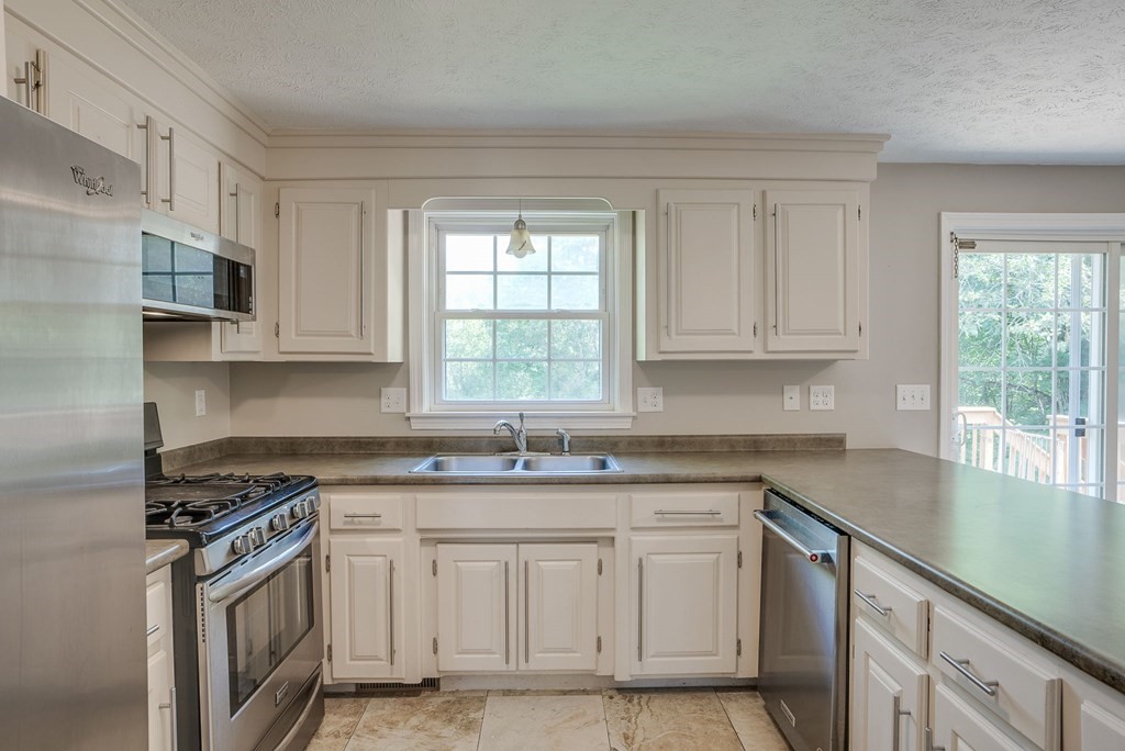 10 Fox Run Road, Unit 2 Amherst, NH 03031 - Photo 10 of 30