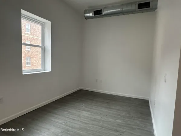 $1,350 | 235 East Street, Unit 210, Pittsfield, MA 01201