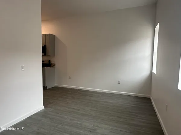 $1,350 | 235 East Street, Unit 210, Pittsfield, MA 01201