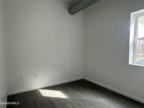 $1,350 | 235 East Street, Unit 210, Pittsfield, MA 01201