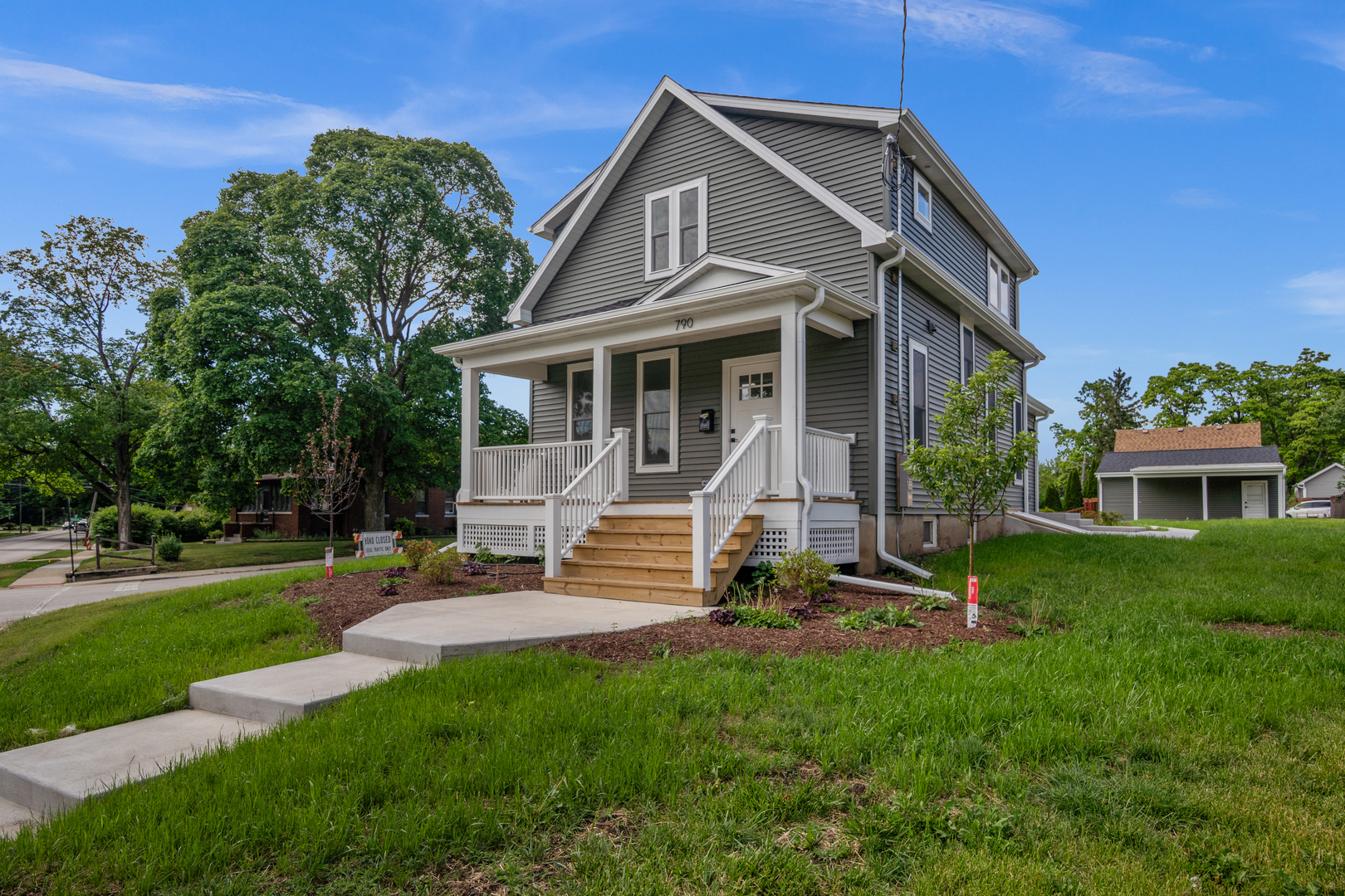 790 Wing Street Elgin, IL 60123 - Photo 1 of 29