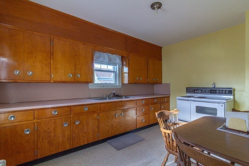 4 Devon Avenue Beverly, MA 01915 - Photo 7 of 20