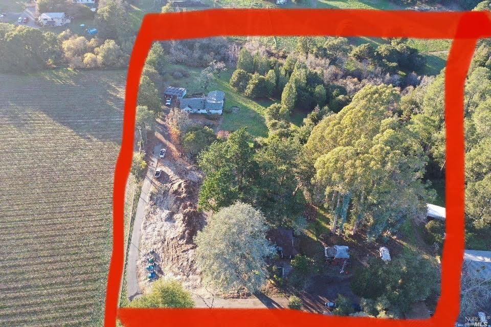 3 homes on almost 5 acres in Sebastopol. approximate property outline.