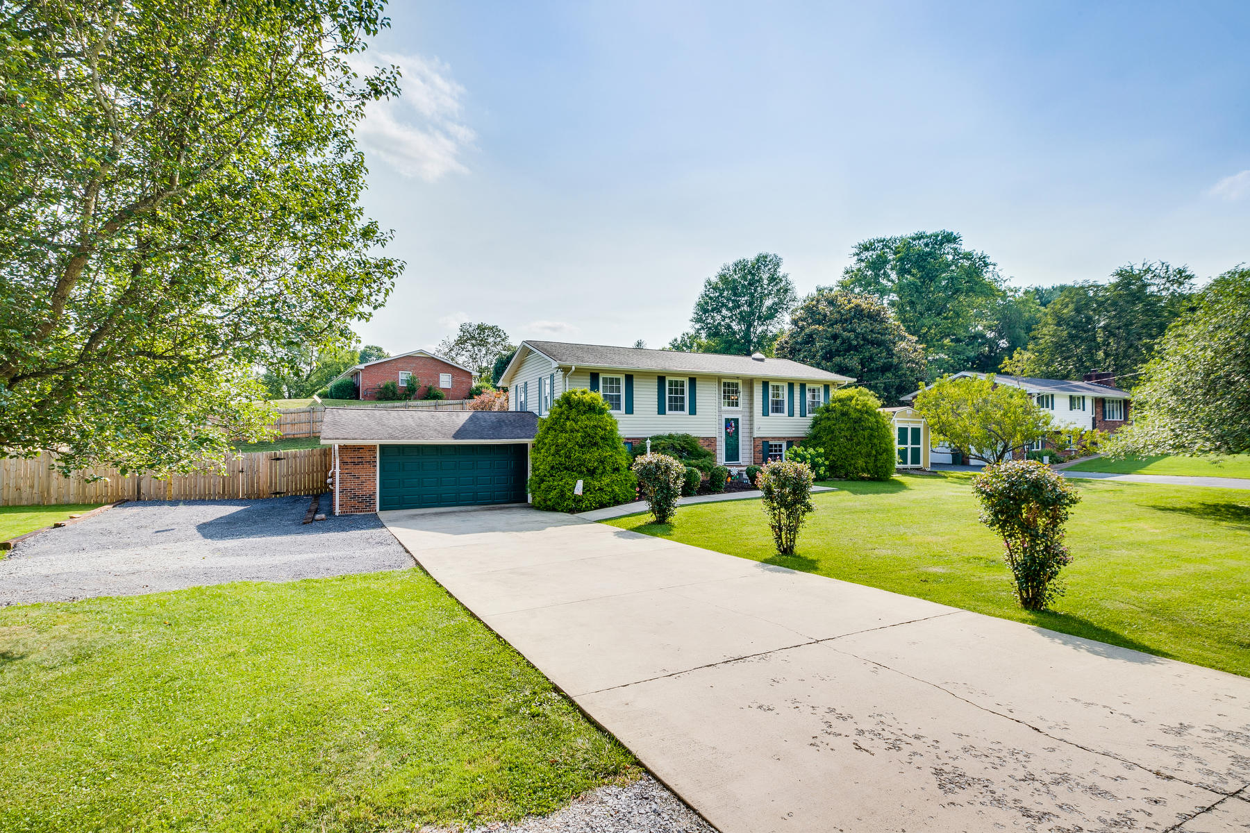 203 Cedar Branch Road Kingsport, TN 37664 - Photo 2 of 45 002