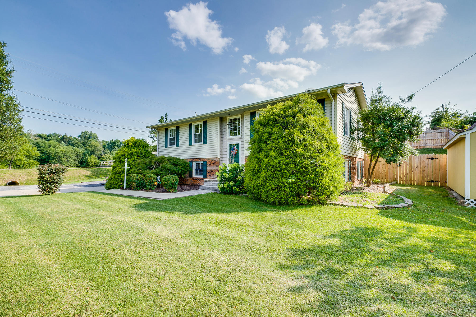 203 Cedar Branch Road Kingsport, TN 37664 - Photo 3 of 45 003