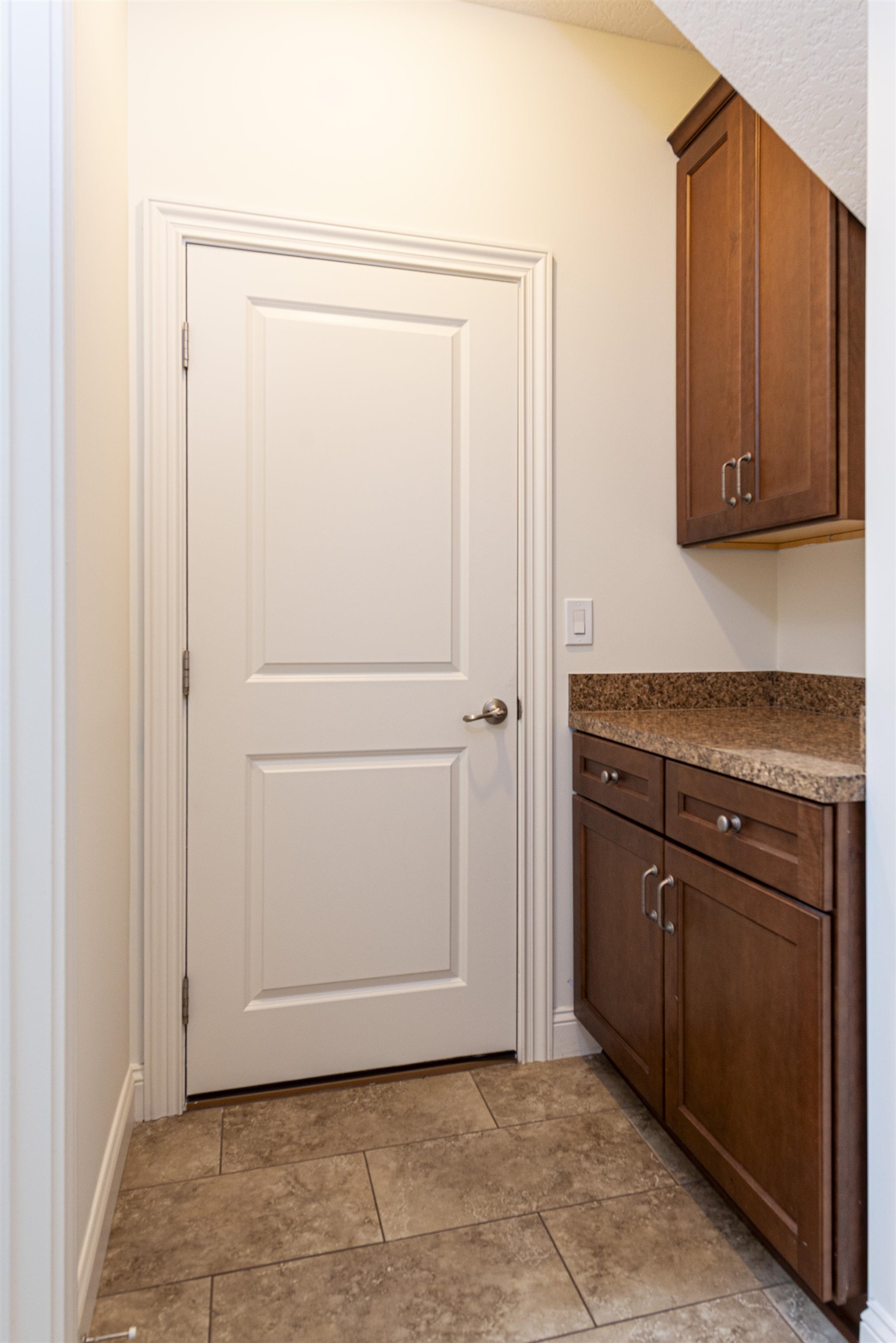 5475 Riverwood Road North St. Augustine, FL 32092 - Photo 51 of 62 Laundry room with baseboards