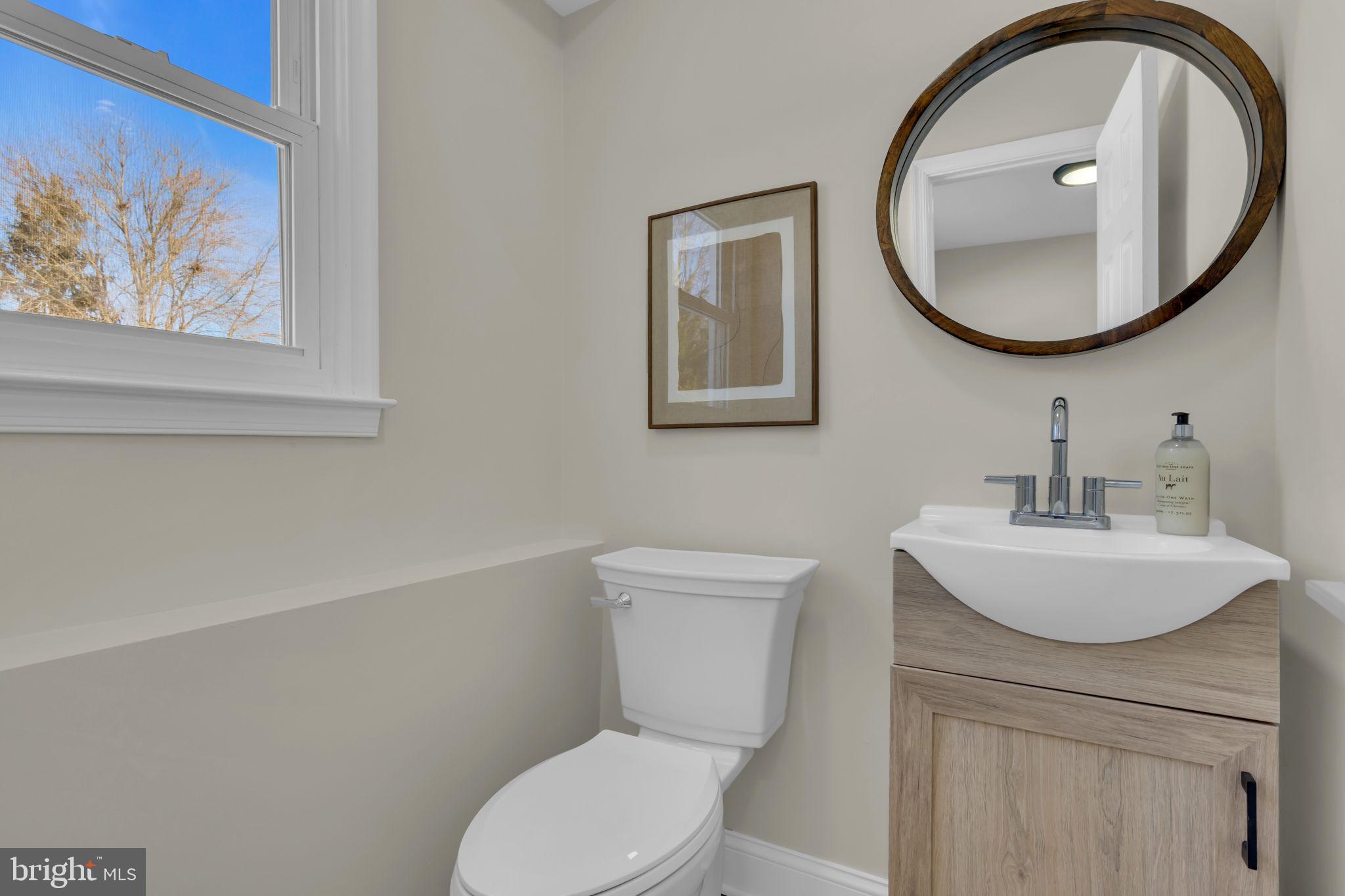 568 Flock Road Trenton, NJ 08690 - Photo 36 of 42 a bathroom with a toilet a sink and mirror