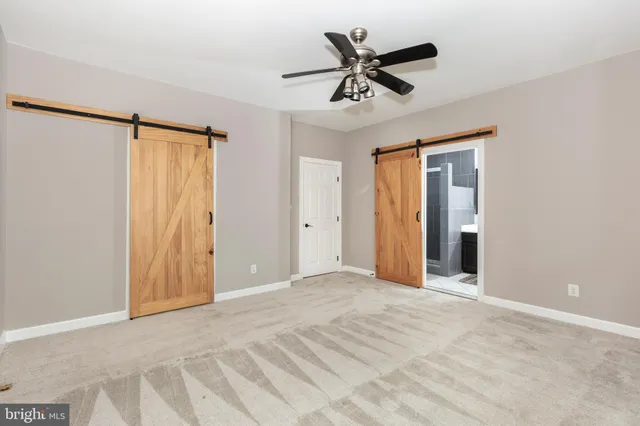 a view of a livingroom with a ceiling fan