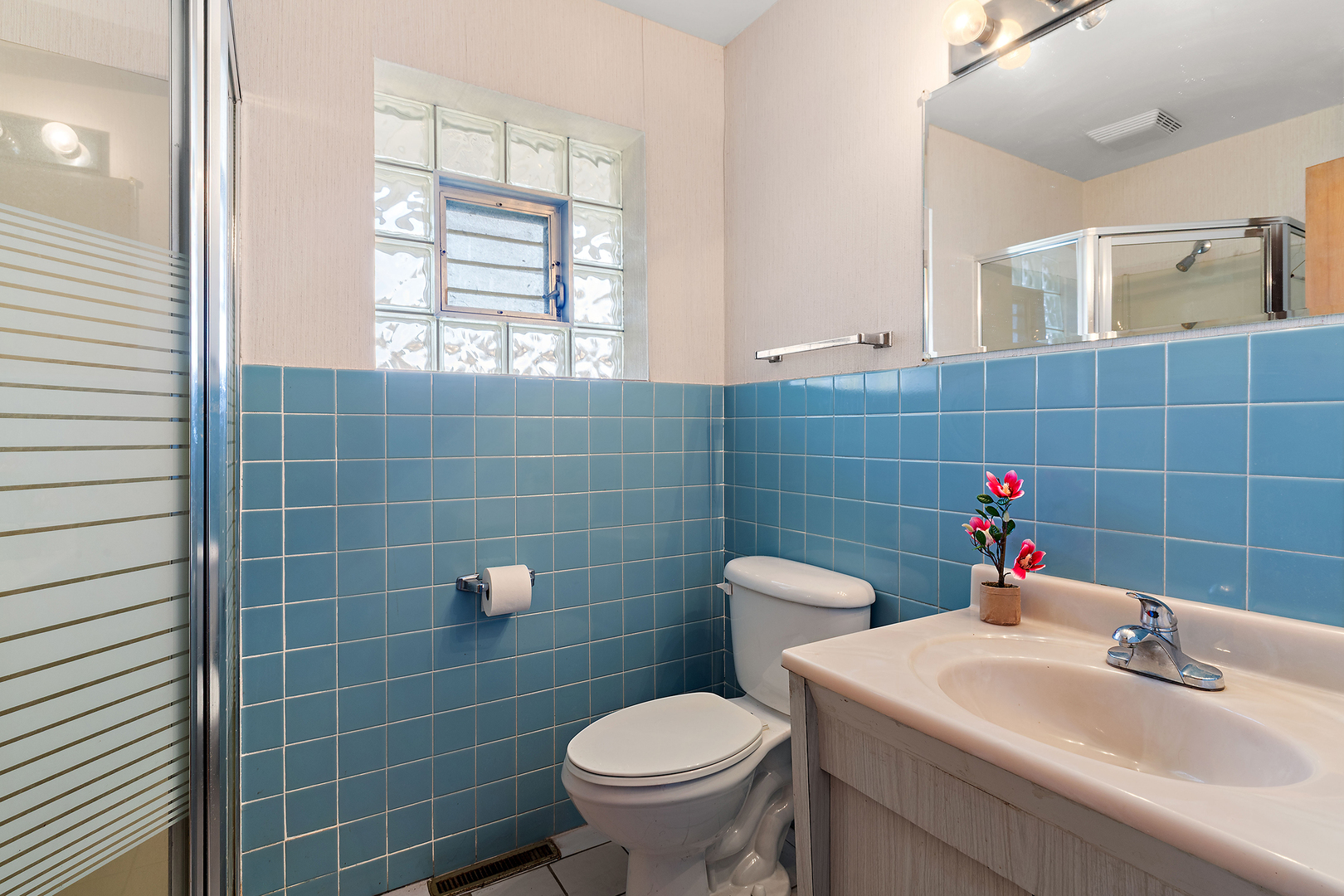 103 South Maple Lane Prospect Heights, IL 60070 - Photo 11 of 17 a bathroom with a toilet a sink and a mirror