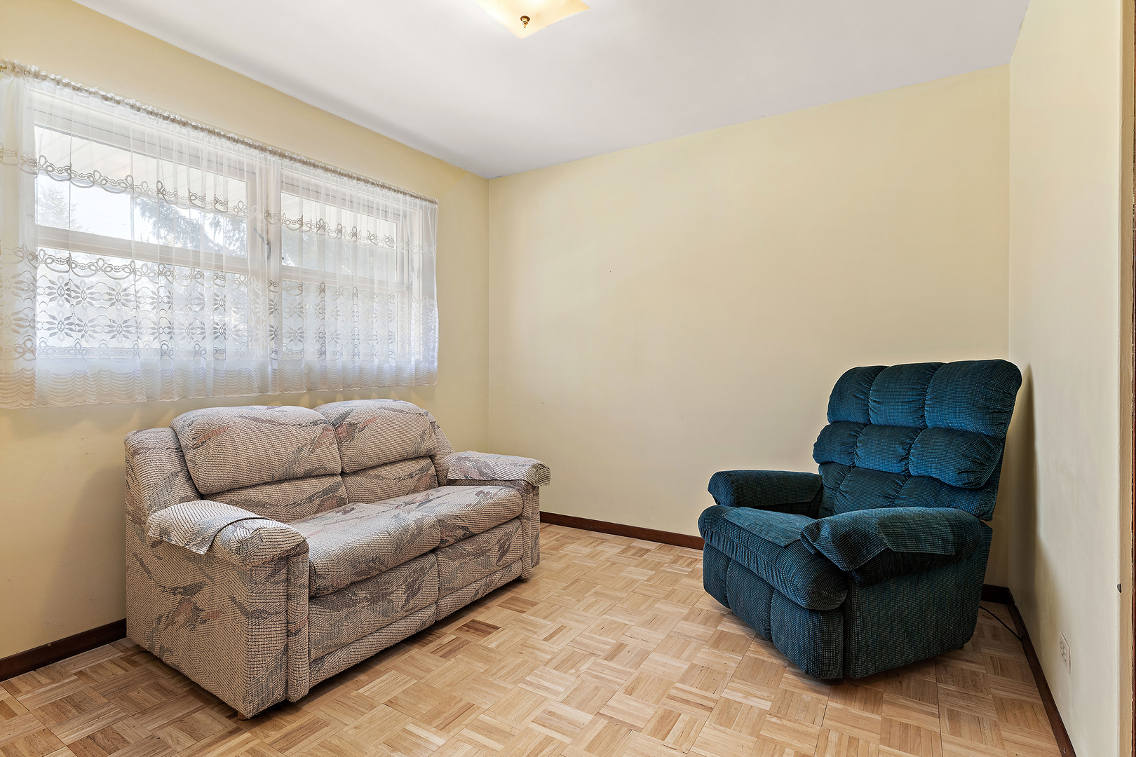 103 South Maple Lane Prospect Heights, IL 60070 - Photo 13 of 17 a living room with furniture and a couch