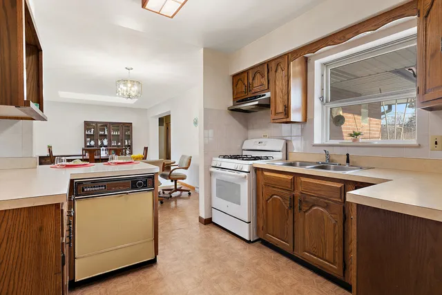 $495,500 | 103 South Maple Lane, Prospect Heights, IL 60070