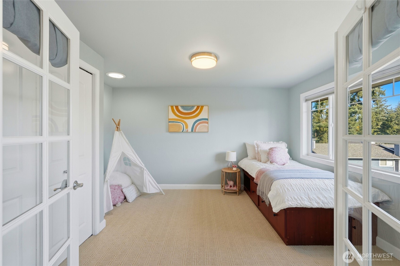 7503 212th Street Southwest, Unit B302 Edmonds, WA 98026 - Photo 24 of 28 a bedroom with a bed and a window