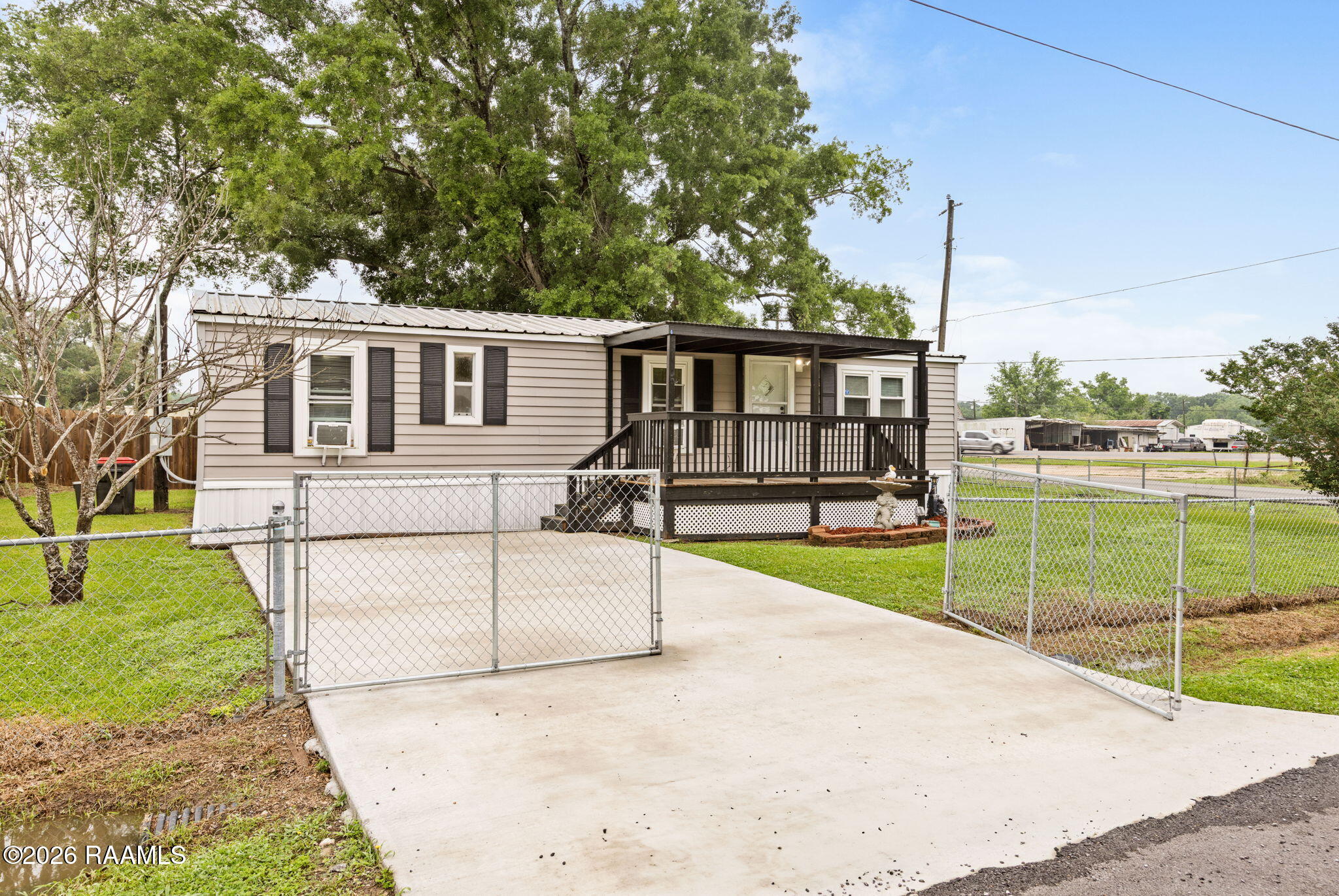 204 Longbridge Road Lafayette, LA 70501 - Photo 24 of 27 4-web-or-mls-204 Longbridge Rd-4