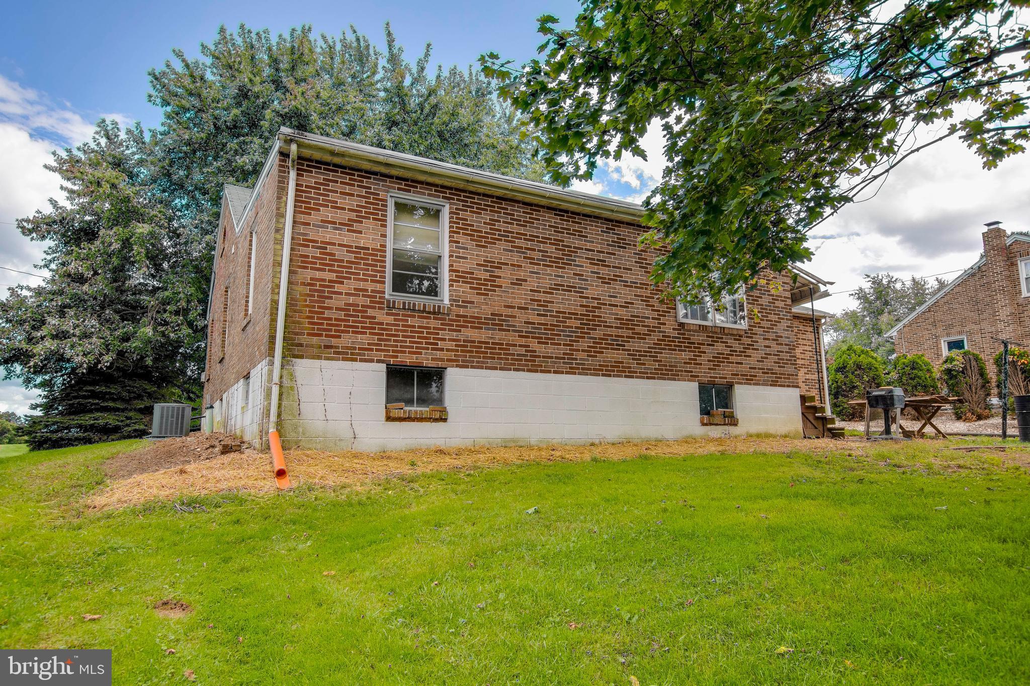 52 York Road York, PA 17407 - Photo 19 of 26 Exterior (Rear)
