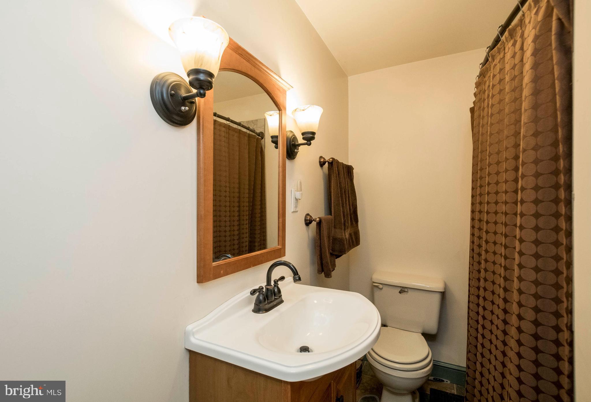 52 York Road York, PA 17407 - Photo 7 of 26 Bath