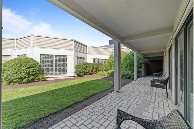 $129,000 | 269 Fontana Boulevard, Unit 1707, Fontana, WI 53125