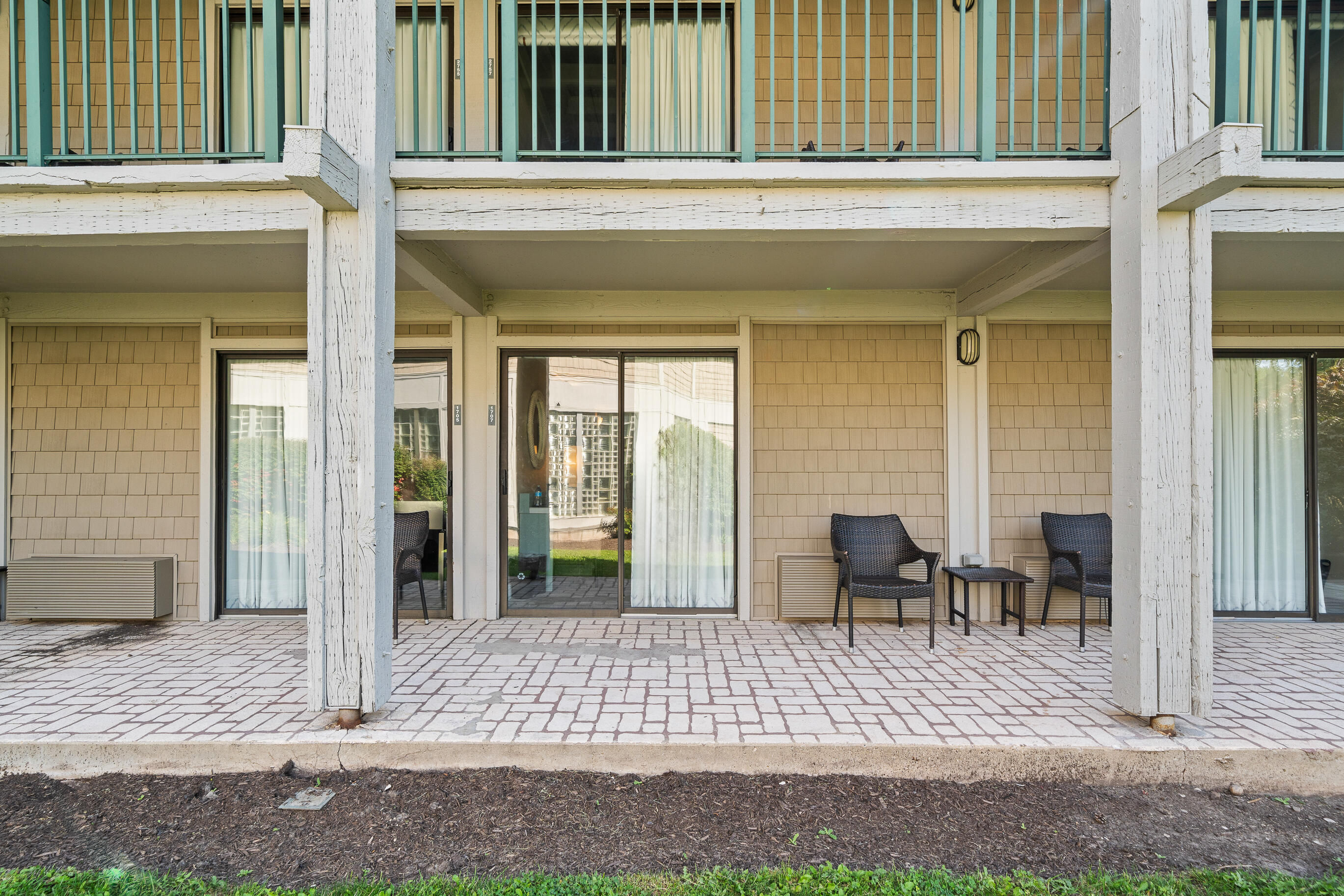 269 Fontana Boulevard, Unit 1707 Fontana, WI 53125 - Photo 13 of 41 Slider / patio space