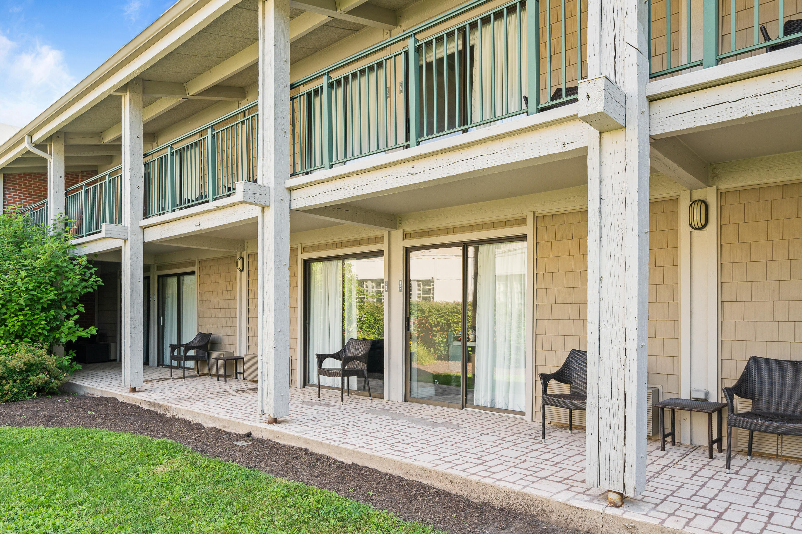 269 Fontana Boulevard, Unit 1707 Fontana, WI 53125 - Photo 14 of 41 Slider / patio space