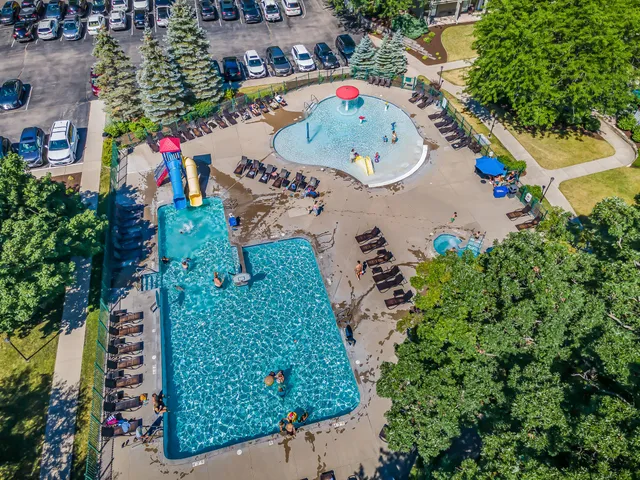 $129,000 | 269 Fontana Boulevard, Unit 1707, Fontana, WI 53125