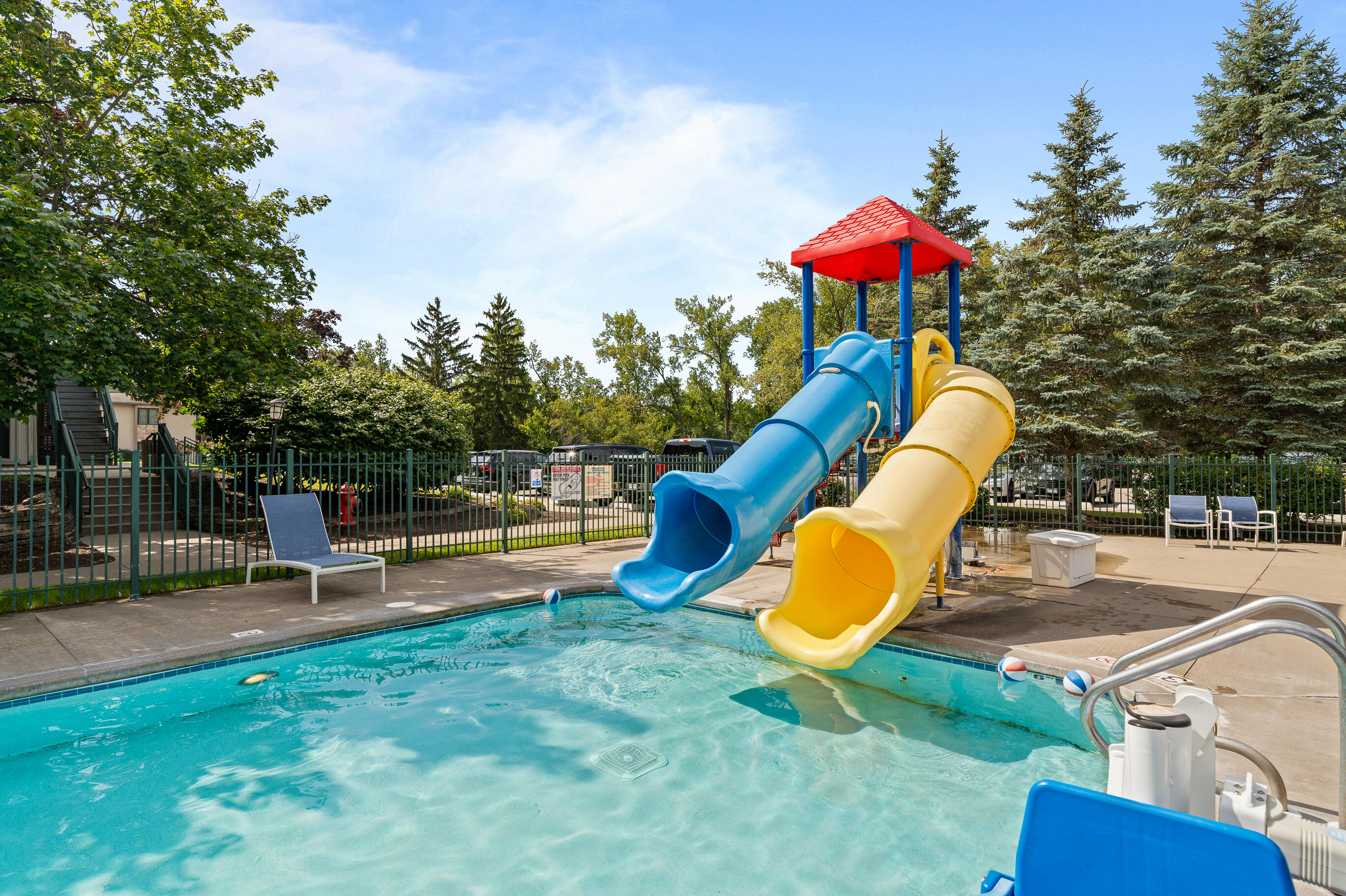 269 Fontana Boulevard, Unit 1707 Fontana, WI 53125 - Photo 21 of 41 Outdoor pool