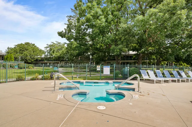 $129,000 | 269 Fontana Boulevard, Unit 1707, Fontana, WI 53125