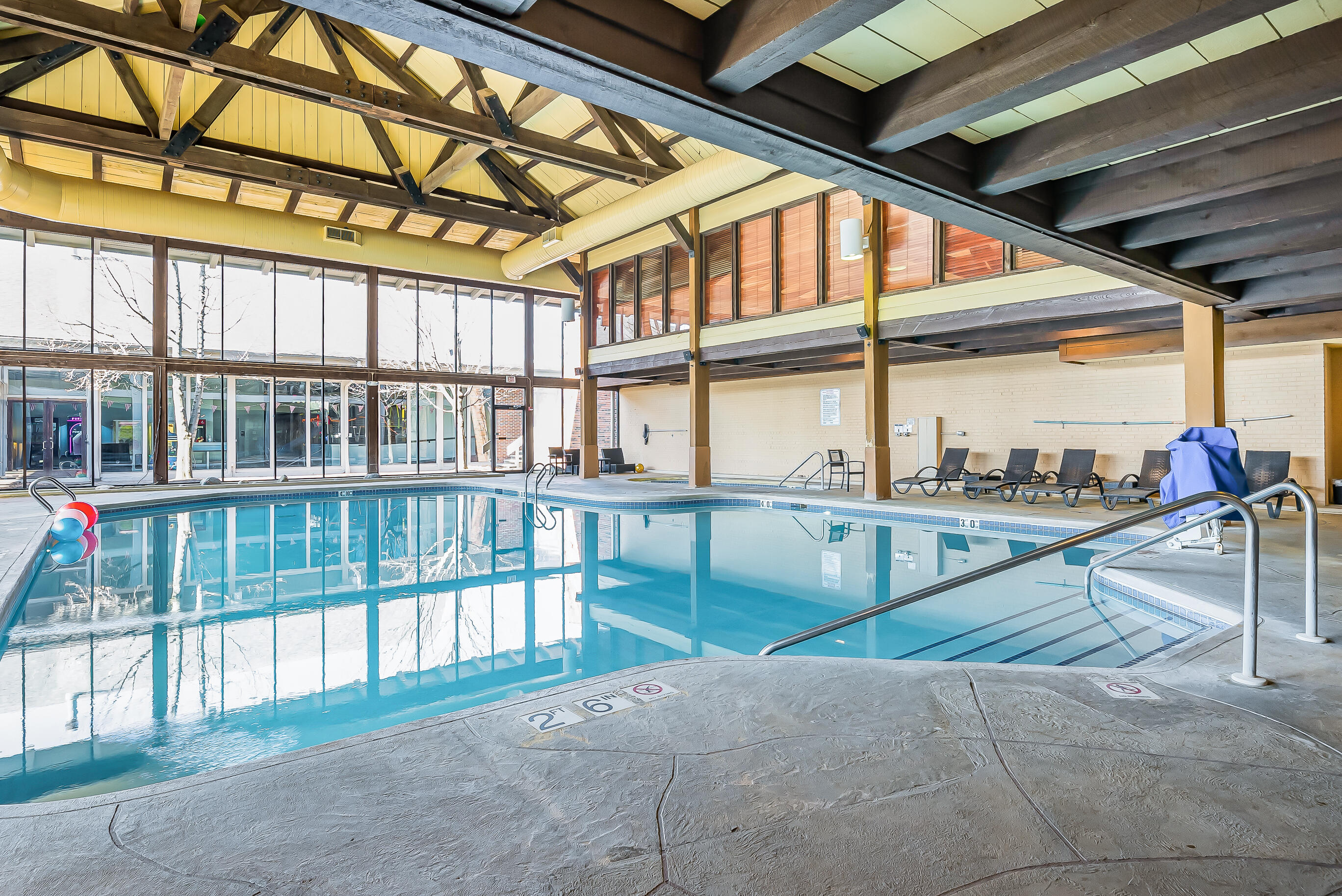 269 Fontana Boulevard, Unit 1707 Fontana, WI 53125 - Photo 36 of 41 Indoor pool