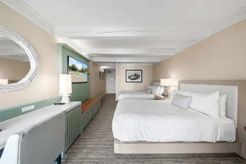 $129,000 | 269 Fontana Boulevard, Unit 1707, Fontana, WI 53125