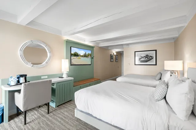 $129,000 | 269 Fontana Boulevard, Unit 1707, Fontana, WI 53125