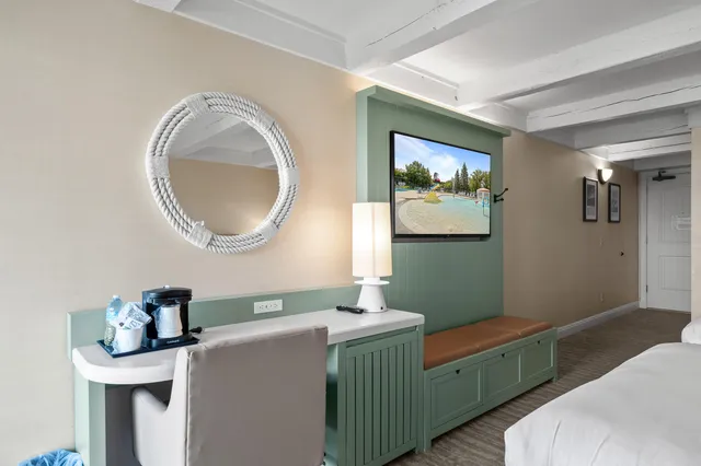 $129,000 | 269 Fontana Boulevard, Unit 1707, Fontana, WI 53125