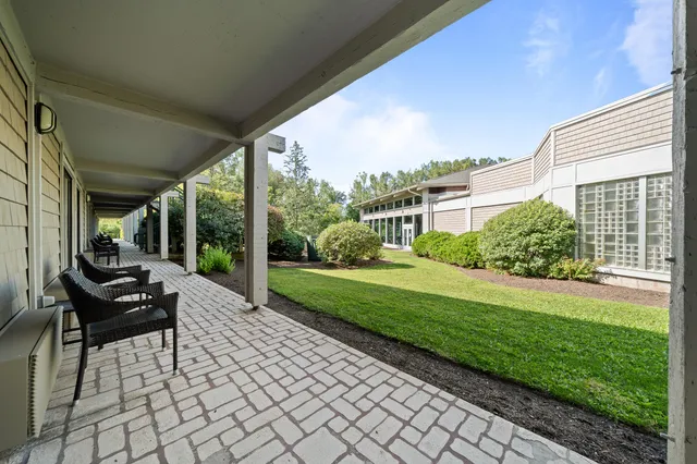 $129,000 | 269 Fontana Boulevard, Unit 1707, Fontana, WI 53125