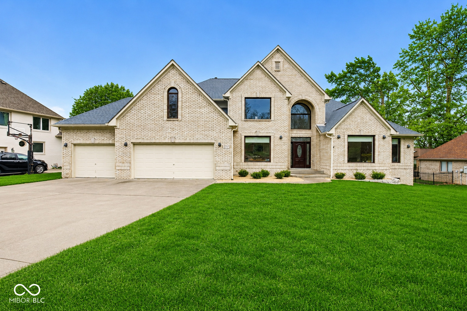 5717 Fall Creek Road Indianapolis, IN 46220 - Photo 5 of 73