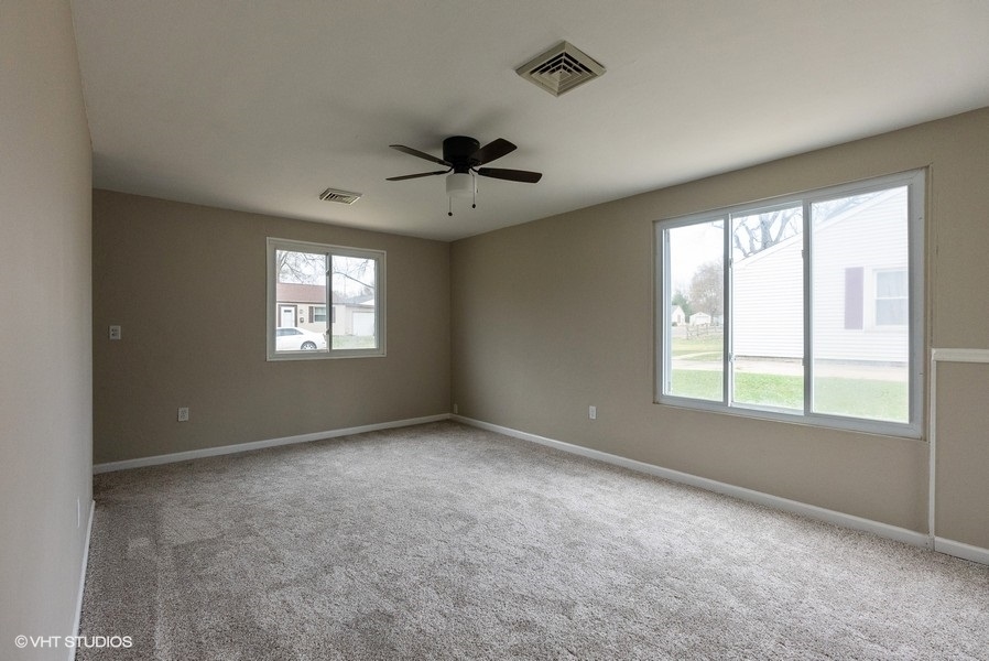 118 Berry Road Marquette Heights, IL 61554 - Photo 8 of 15 Gallery Image 8