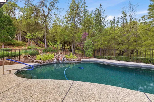 $750,000 | 19035 Apple Valley Drive, Sonora, CA 95370
