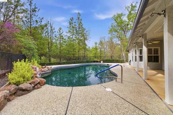 $750,000 | 19035 Apple Valley Drive, Sonora, CA 95370