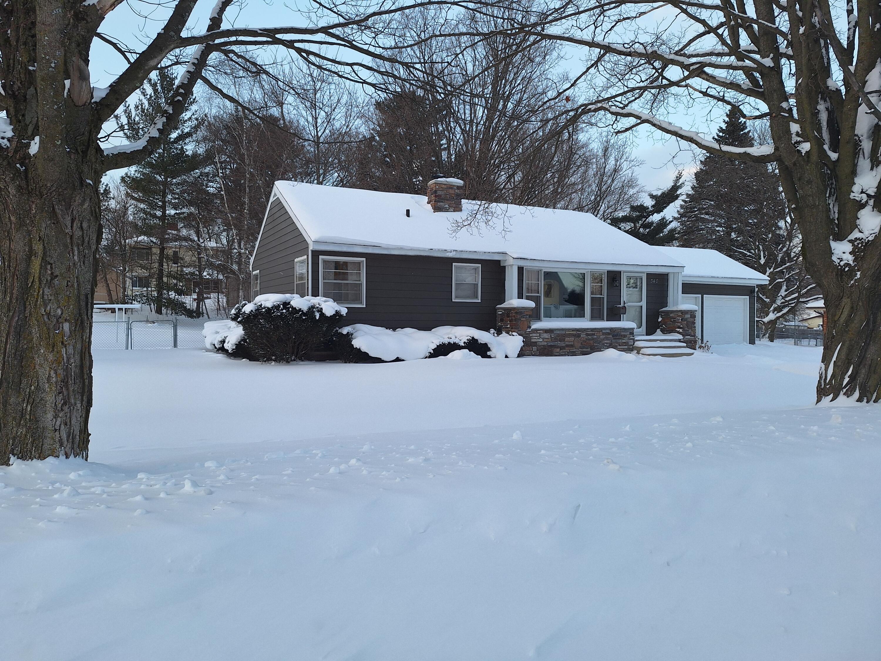 340 West Todd Avenue Reed City, MI 49677 - Photo 4 of 38 IMG_0033