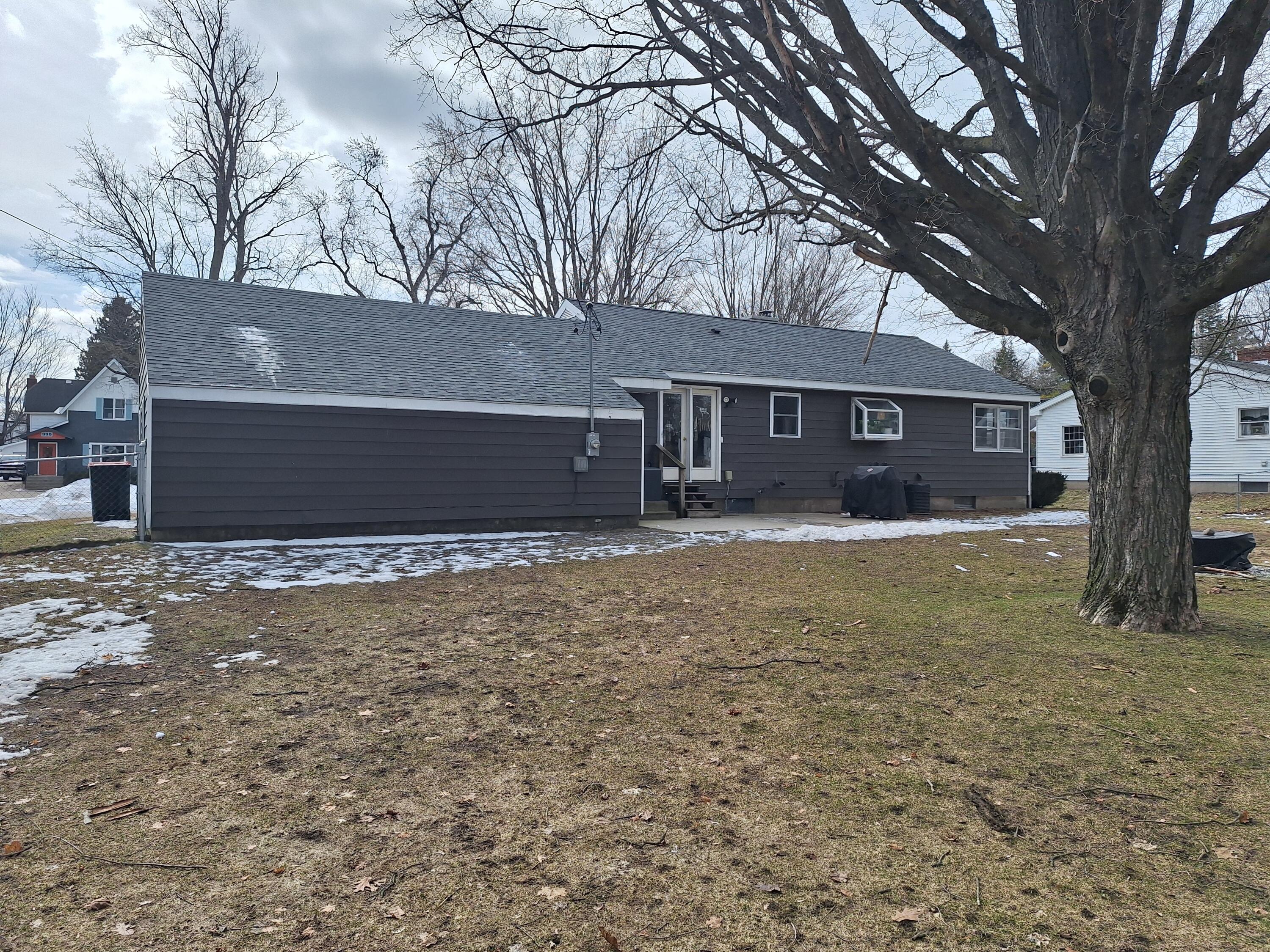 340 West Todd Avenue Reed City, MI 49677 - Photo 7 of 38 IMG_0070