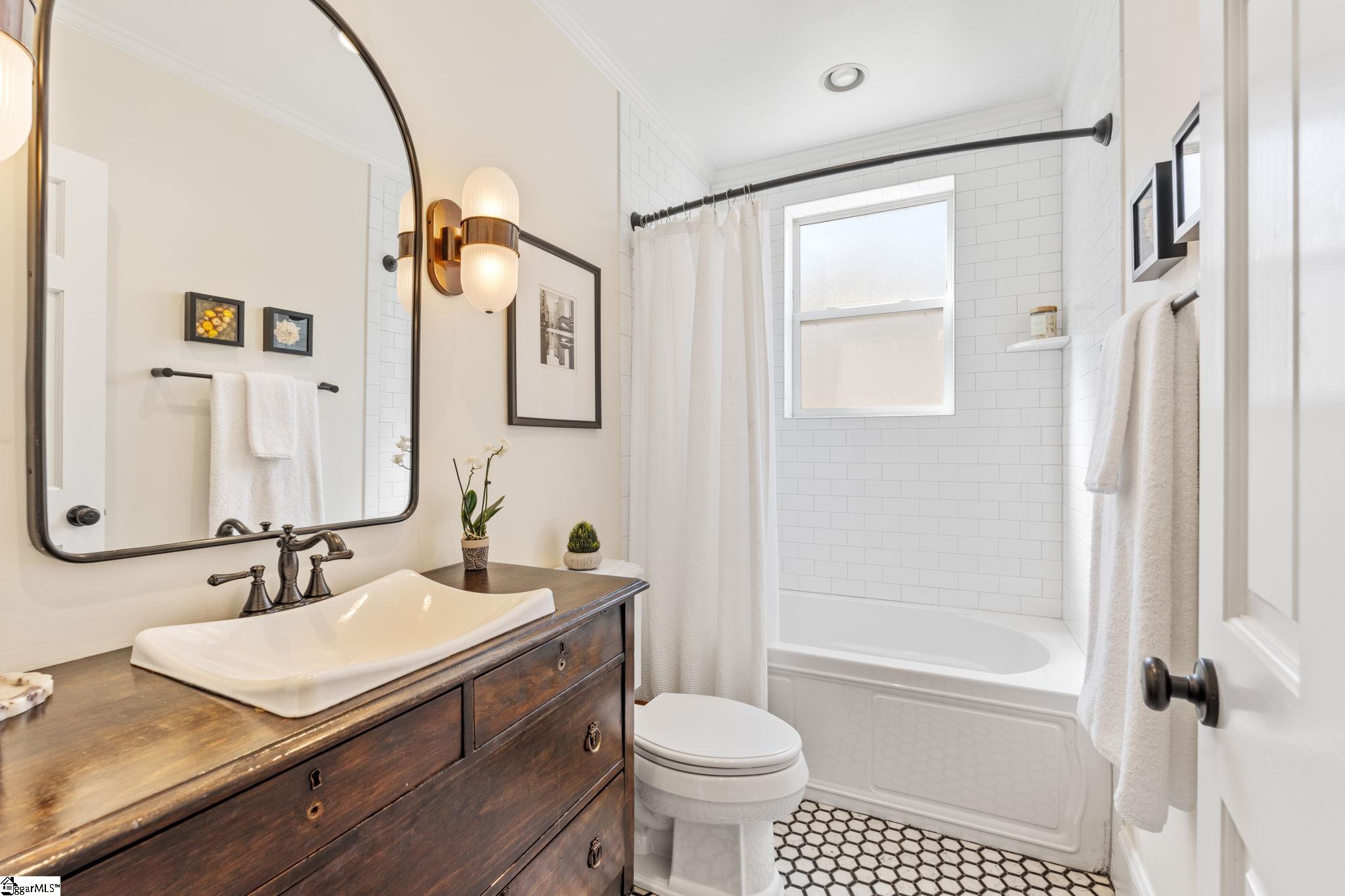 209 Rice Street Greenville, SC 29605 - Photo 7 of 47