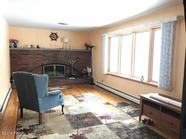 277 Gold Key Road Milford, PA 18337 - Photo 12 of 34 Huge Family Room