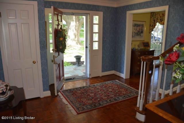 531 Ridgewood Road Louisville, KY 40207 - Photo 25 of 45 Front foyer entry