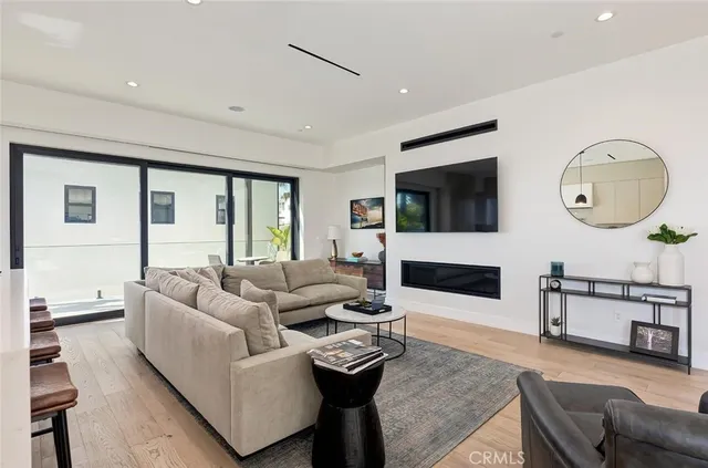 $3,199,000 | 622 1st Place, Hermosa Beach, CA 90254