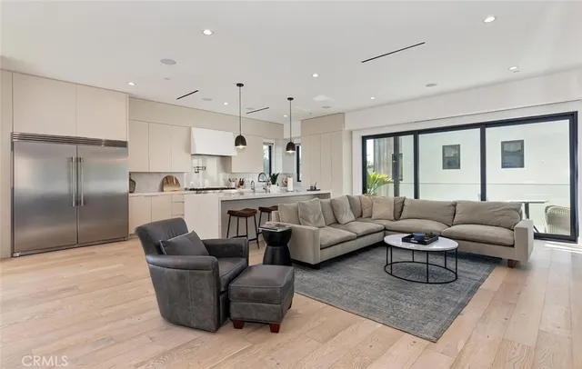 $3,199,000 | 622 1st Place, Hermosa Beach, CA 90254