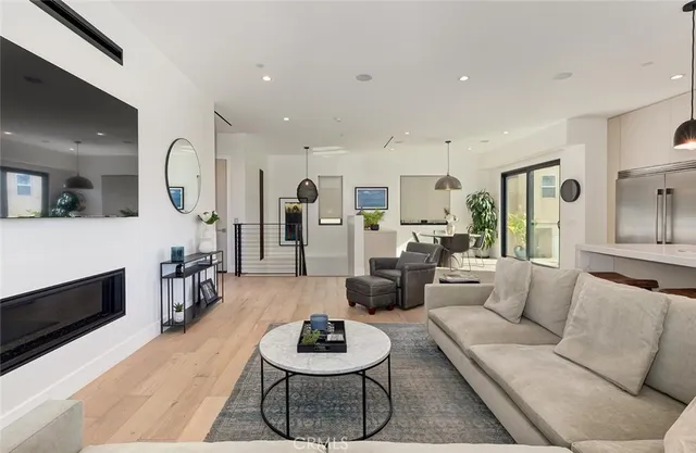 $3,199,000 | 622 1st Place, Hermosa Beach, CA 90254