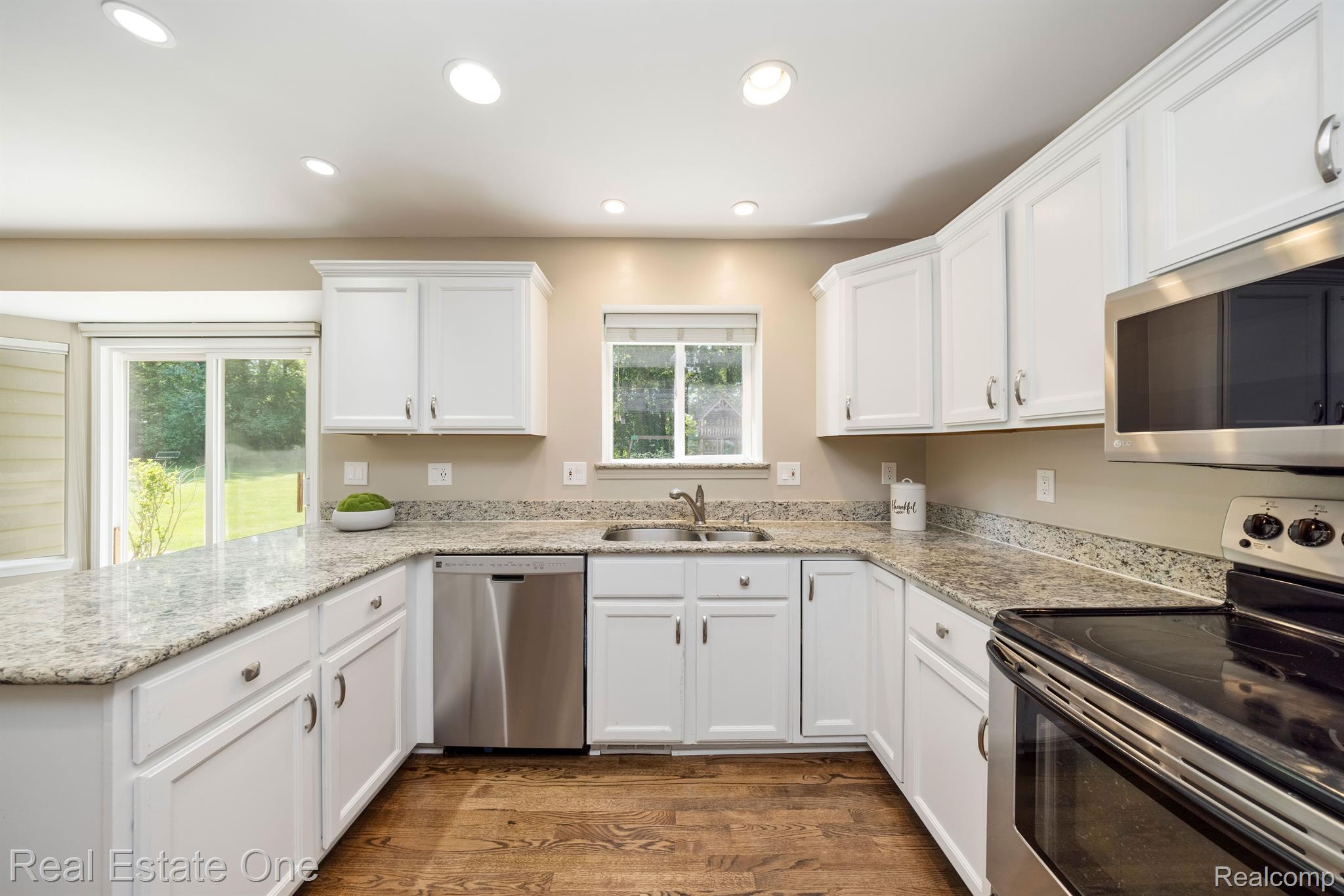 2080 Rob Ridge Drive Walled Lake, MI 48390 - Photo 9 of 34 Gallery Image 9