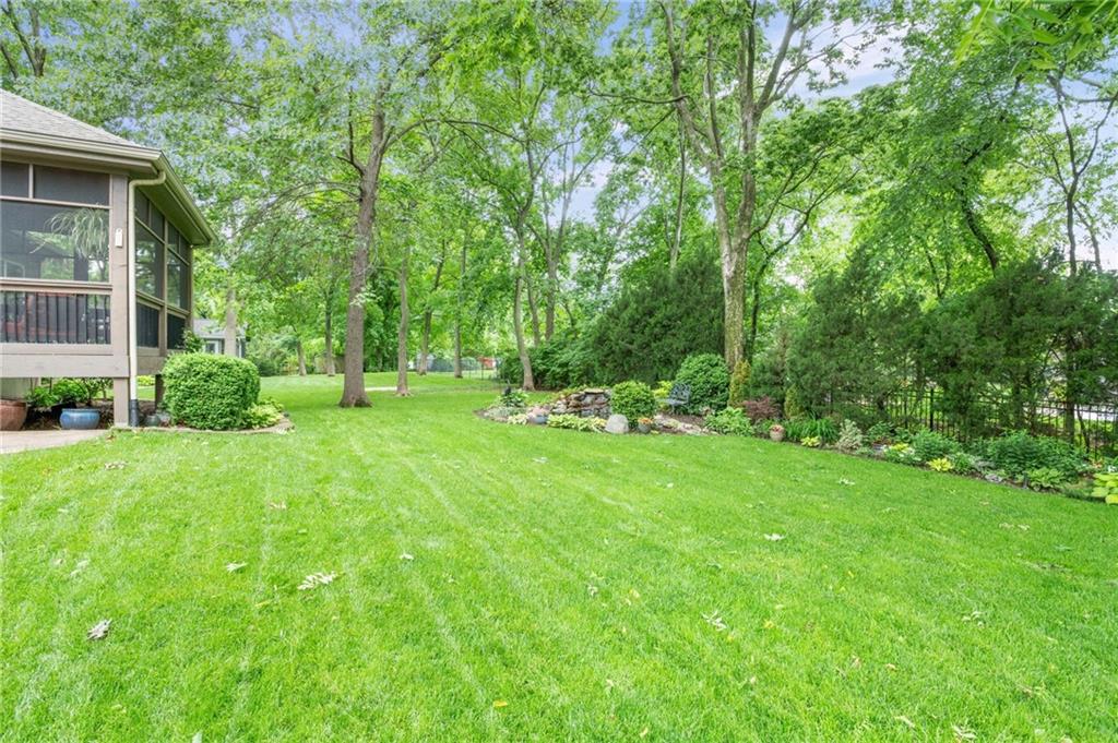 6816 Longview Road Shawnee, KS 66218 - Photo 8 of 58