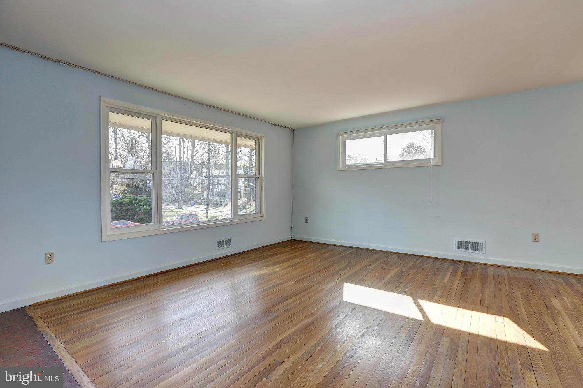 8600 Sundale Drive Silver Spring, MD 20910 - Photo 2 of 28 Living Room