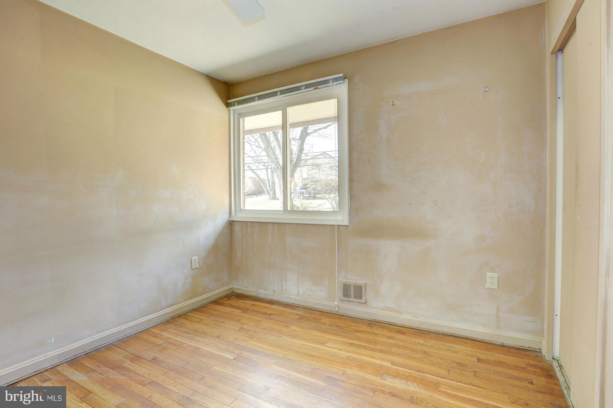 8600 Sundale Drive Silver Spring, MD 20910 - Photo 15 of 28 Bedroom