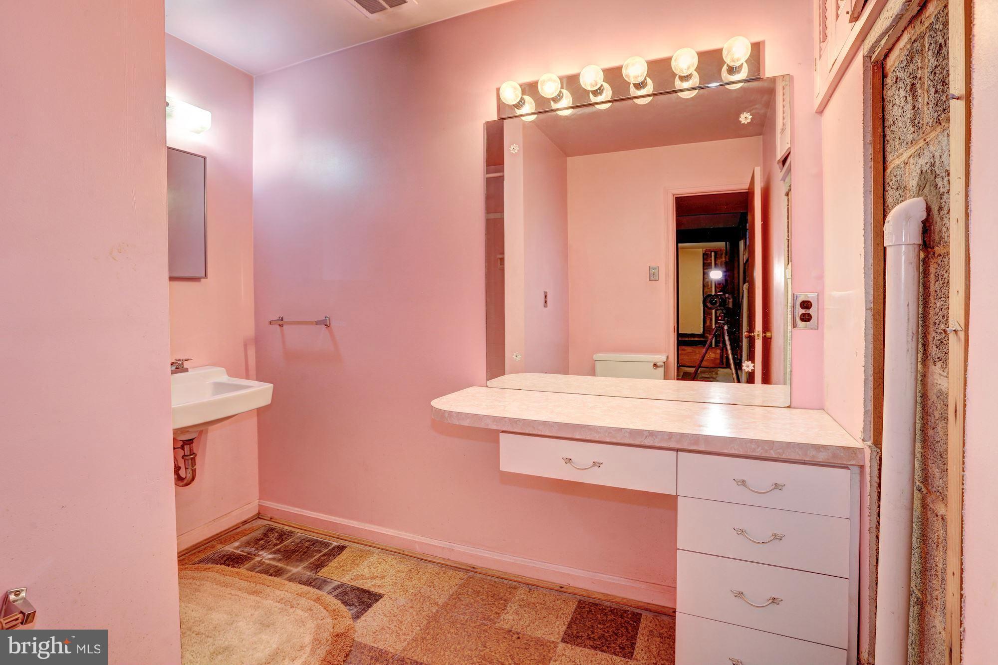 8600 Sundale Drive Silver Spring, MD 20910 - Photo 22 of 28 Bath