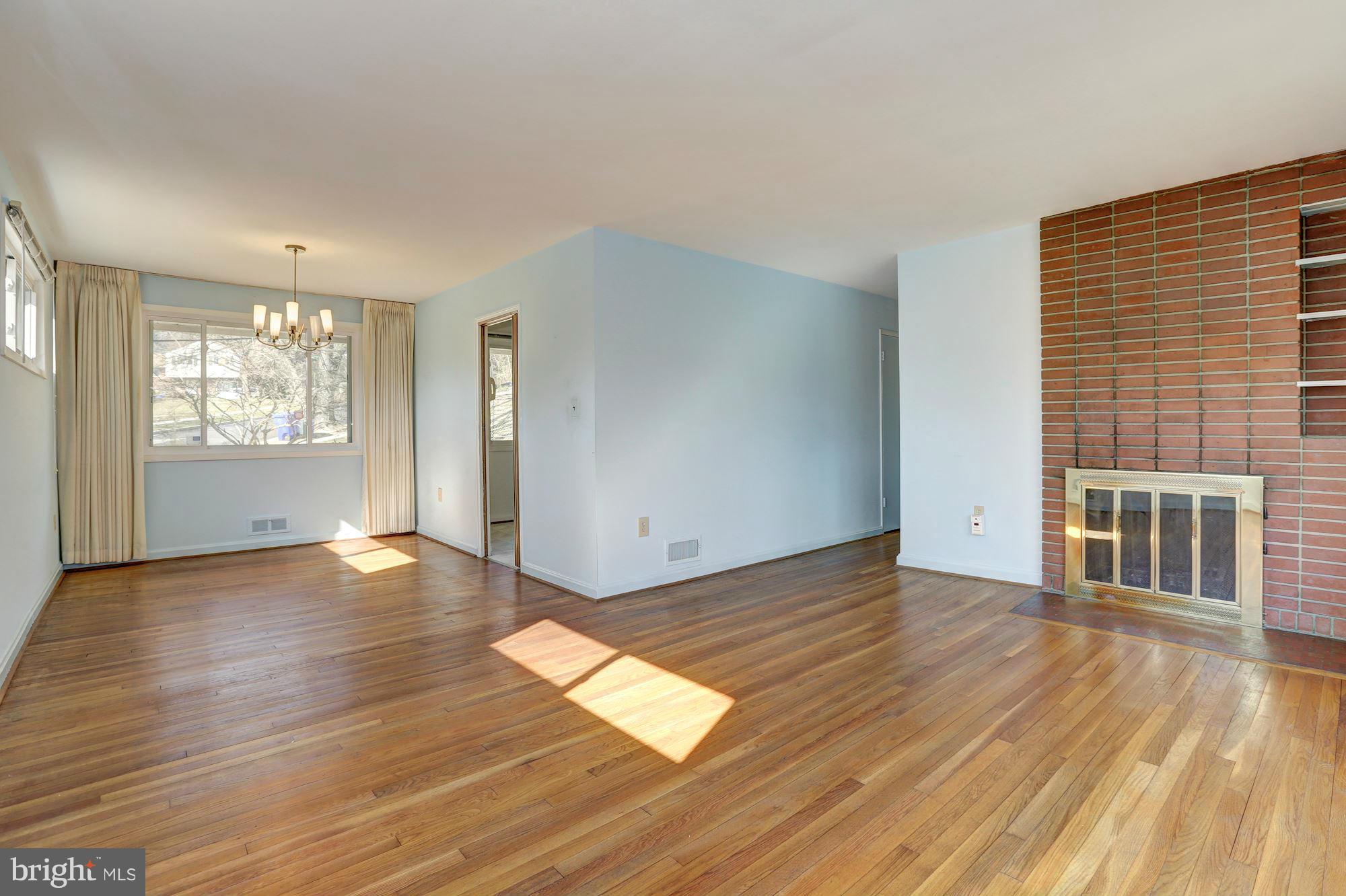 8600 Sundale Drive Silver Spring, MD 20910 - Photo 4 of 28 Living Room