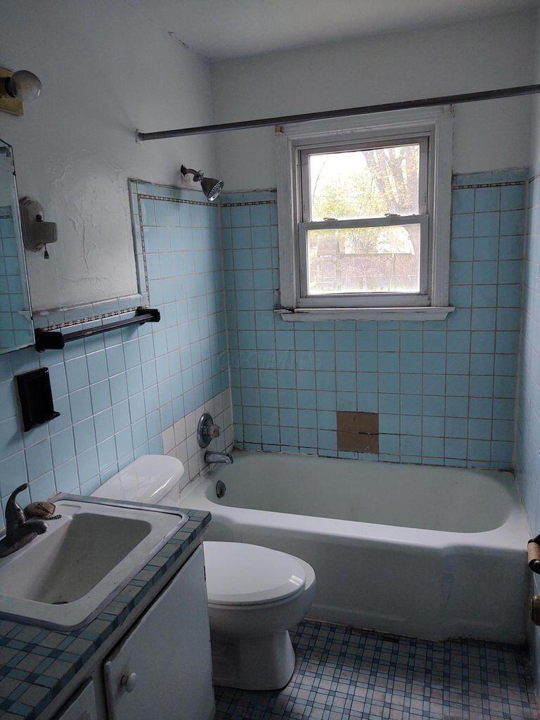 1739 Piedmont Road Columbus, OH 43224 - Photo 2 of 5 2
