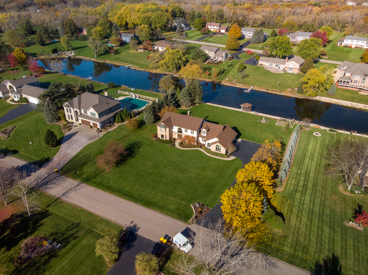 2208 Crystal Circle Crystal Lake, IL 60012 - Photo 54 of 55 an aerial view of a house with a garden
